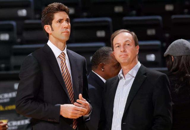 座奖杯的回 座奖杯的回